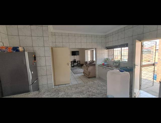 4 BEDROOM HOUSE FOR SALE IN PARKDENE